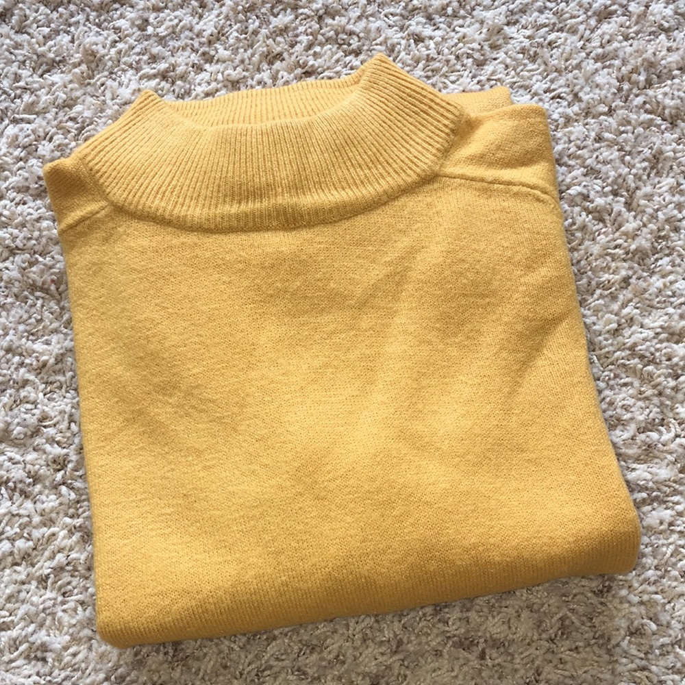 Mustard color sweater sz M